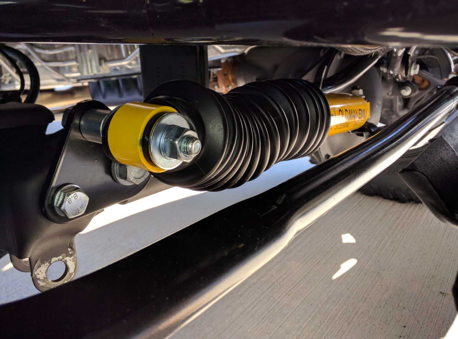 Old Man Emu OMESD48 Steering Stabilizer with Relocation Bracket for 07